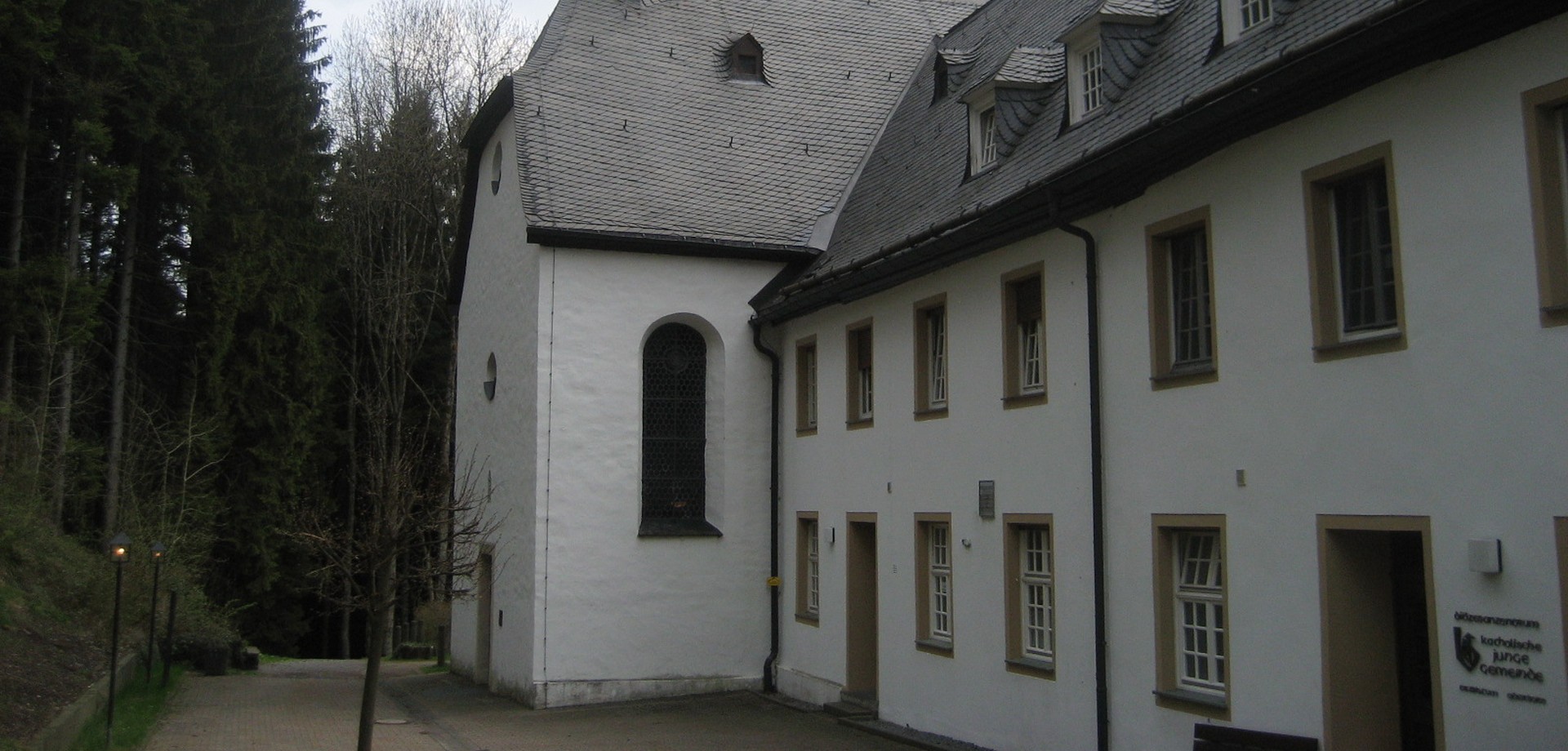 Außenansicht Kloster Brunnen. Foto: Klaus Baulmann.