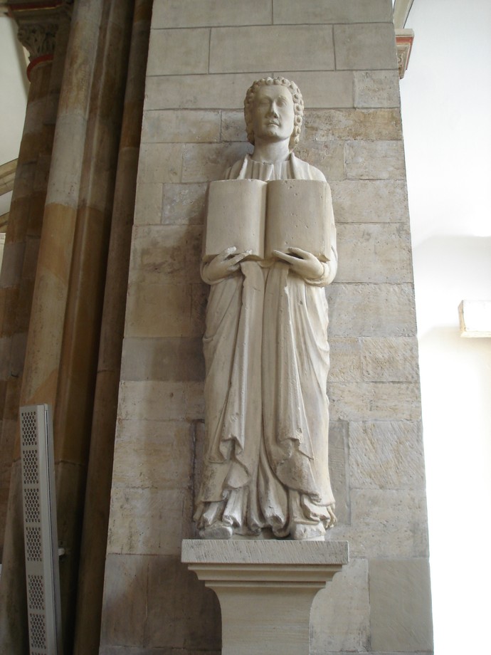 Heiligenstatute in der Stiftskirche. Foto: Joachim Fontaine.