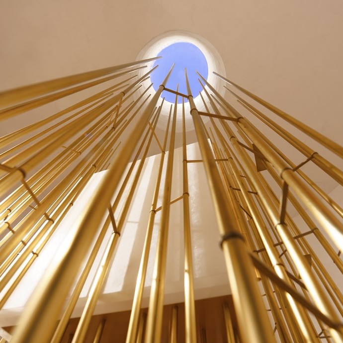 Kunstwerk aus Rohren im ehemaligen Zisterzienserkloster Hardehausen in Warburg. © www.braun-media.de.