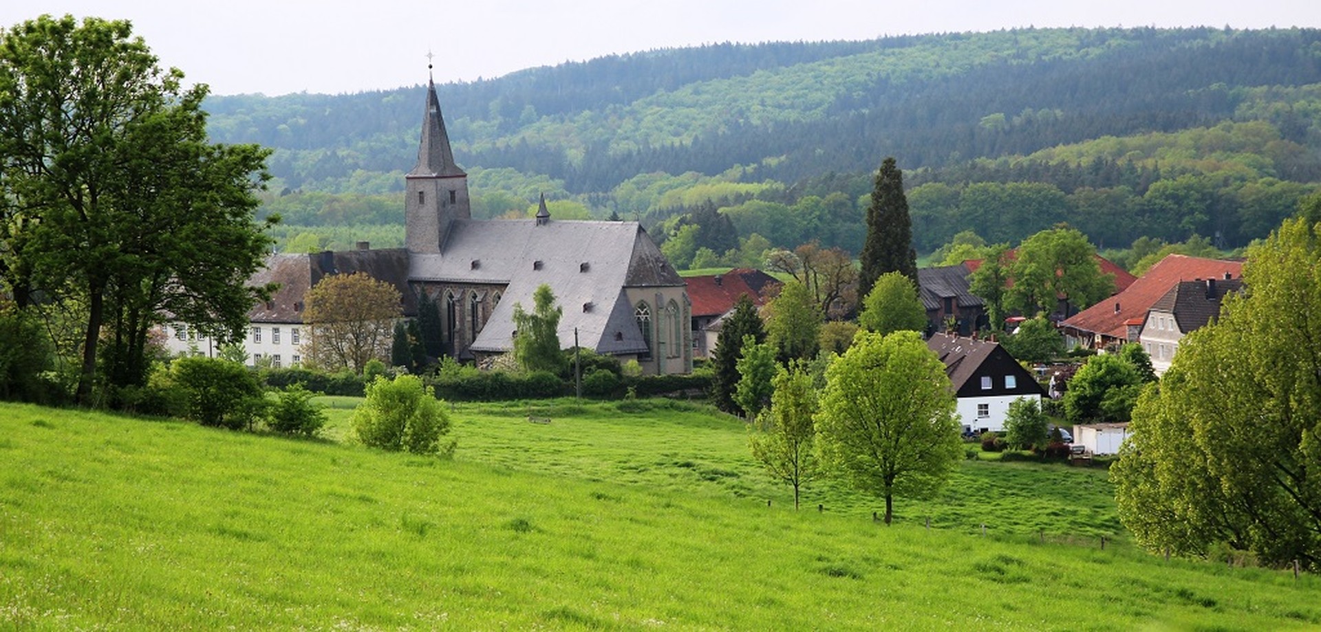 Blick auf das Kloster Oelinghausen und die angrenzenden Gebäude. © Bernhard Padberg.