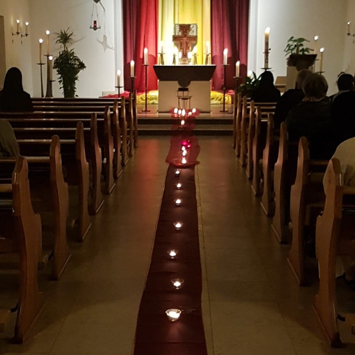 Taizé-Gebet im Missionshaus Neuenbeken (vergrößerte Bildansicht wird geöffnet)